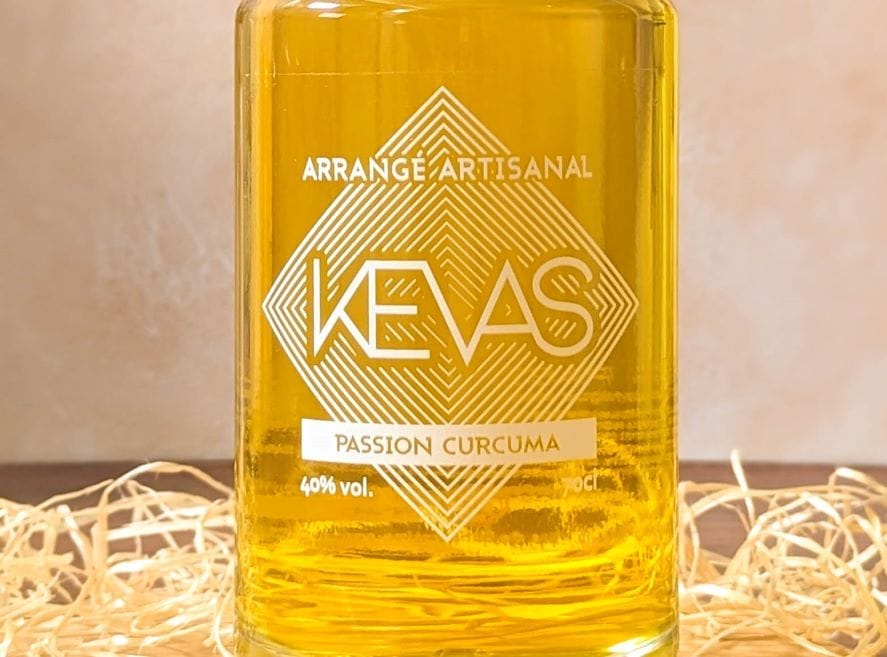 rhum-artisanal-kevas-passion-curcuma-zoom Rhum artisanal marque Kevas saveur passion curcuma zoom