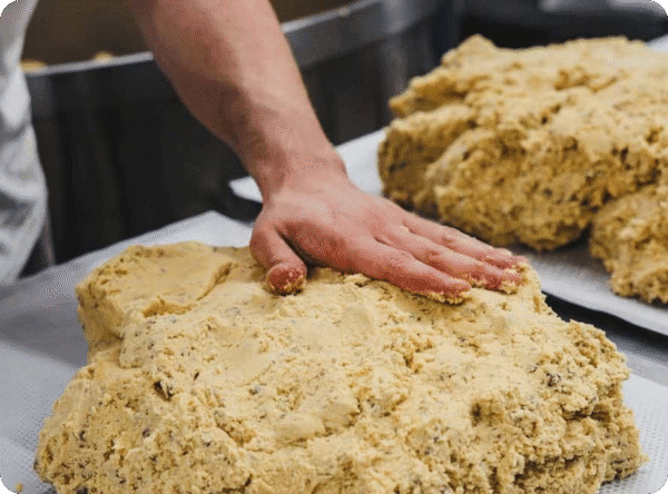 Paniers garnis avec des produits artisanaux